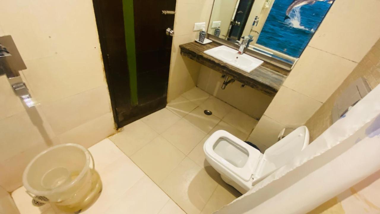 Hotel Landmark Chandīgarh Екстериор снимка