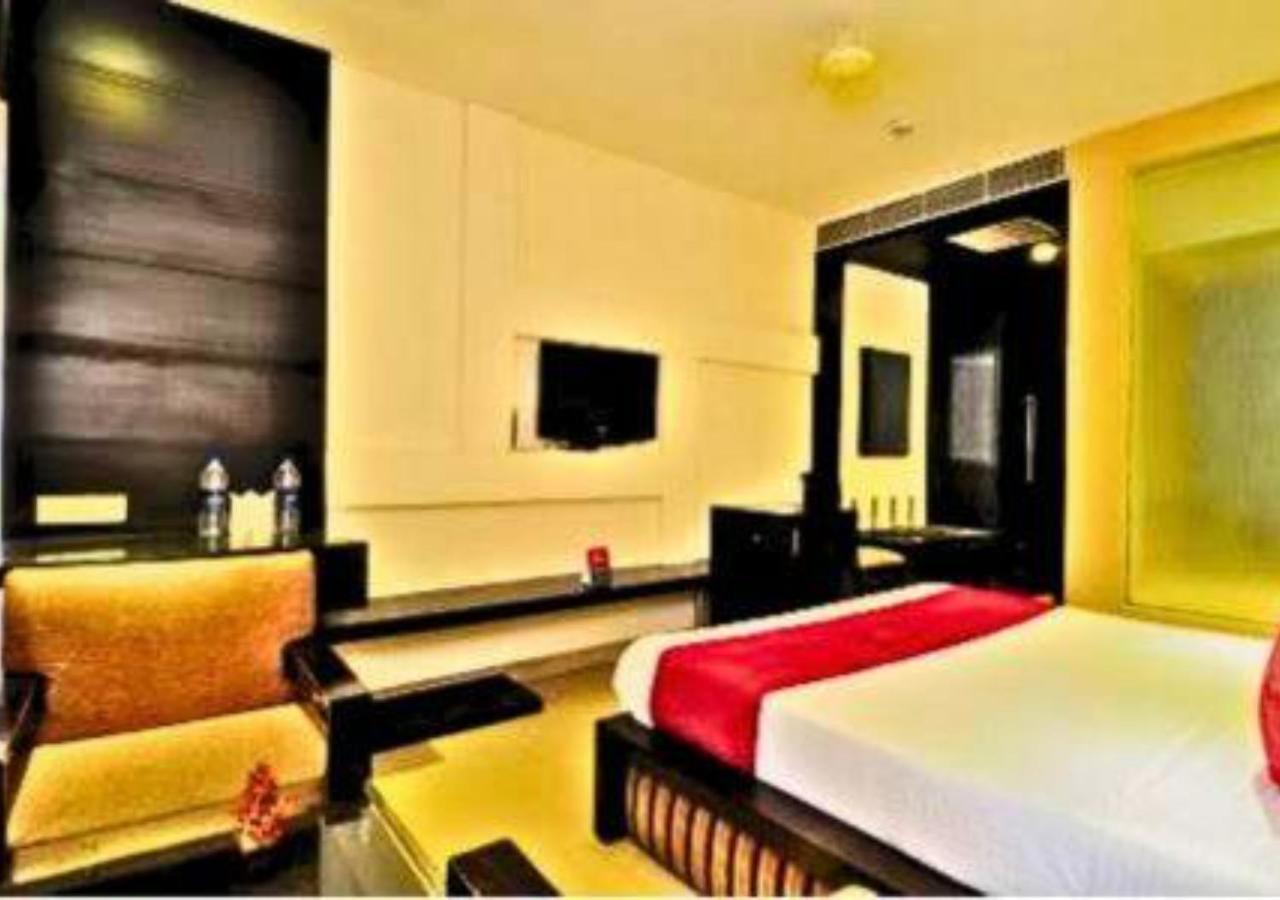 Hotel Landmark Chandīgarh Екстериор снимка