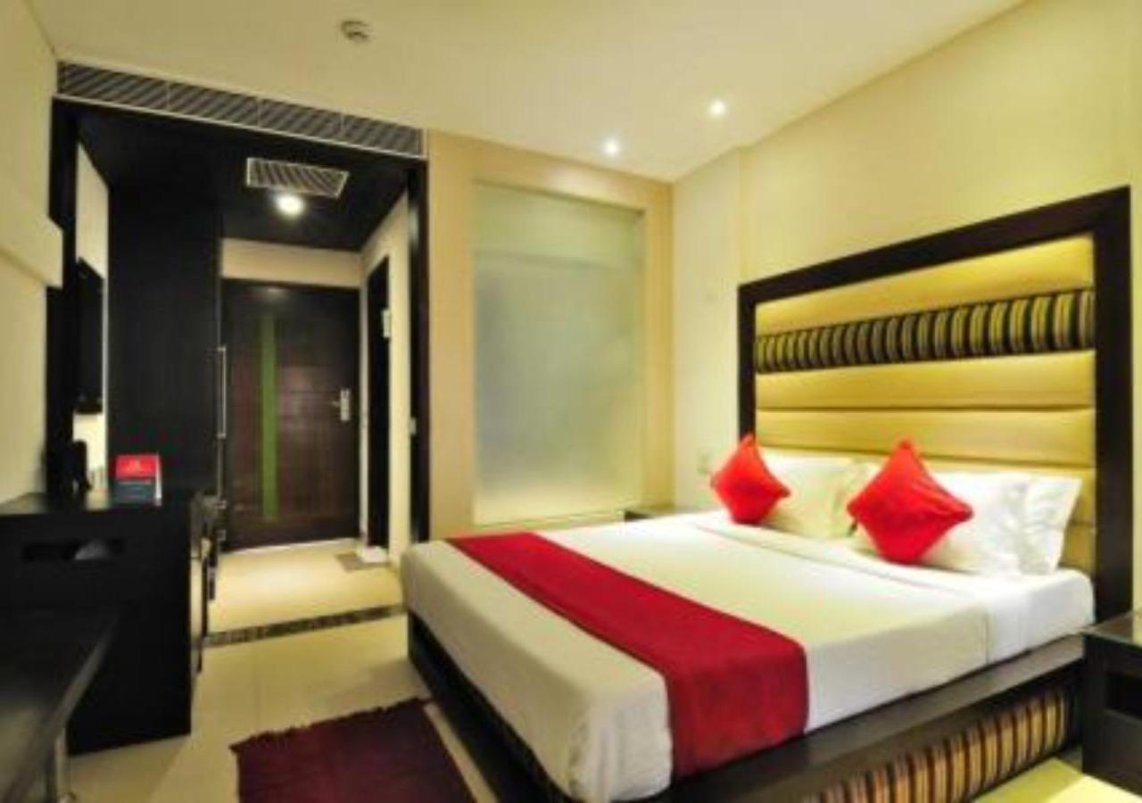 Hotel Landmark Chandīgarh Екстериор снимка