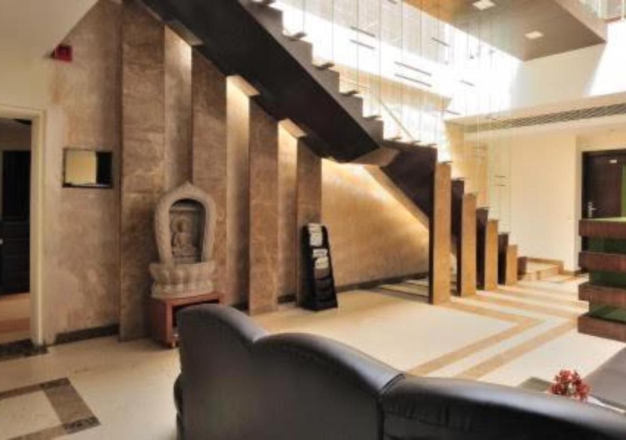 Hotel Landmark Chandīgarh Екстериор снимка
