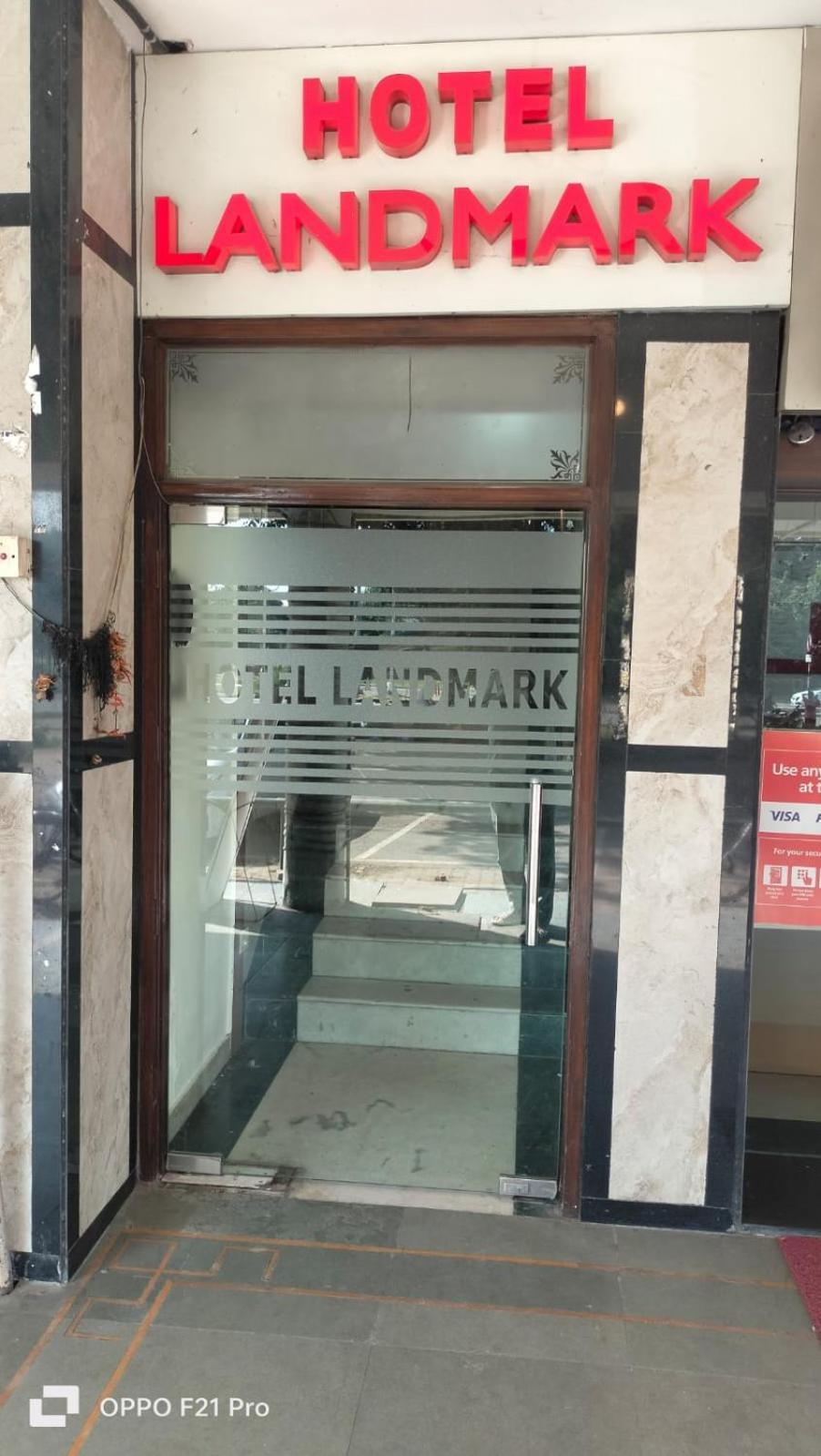 Hotel Landmark Chandīgarh Екстериор снимка